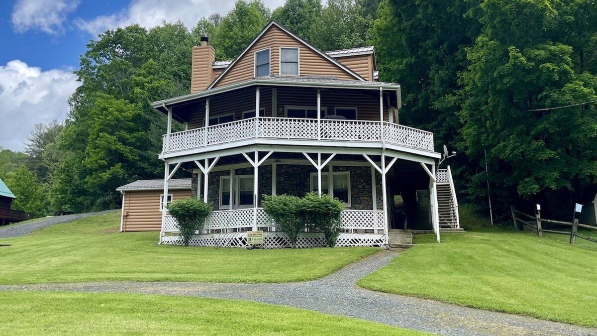 Crumpler House | Grand River Lodge - Crumpler, NC