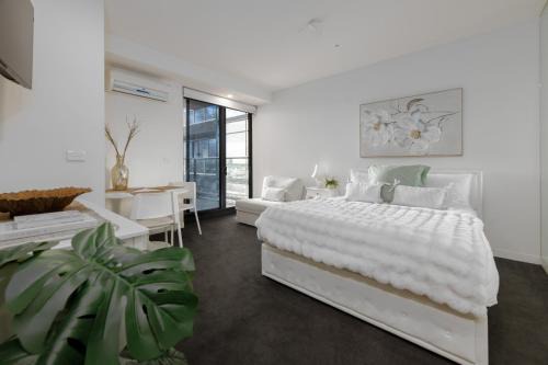 South Yarra Apartment | Grand South Yarra Apartment, Free Gym & Parking