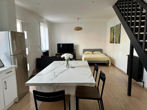 Sevran Apartment | Grand Studio WiFi rapide RER B