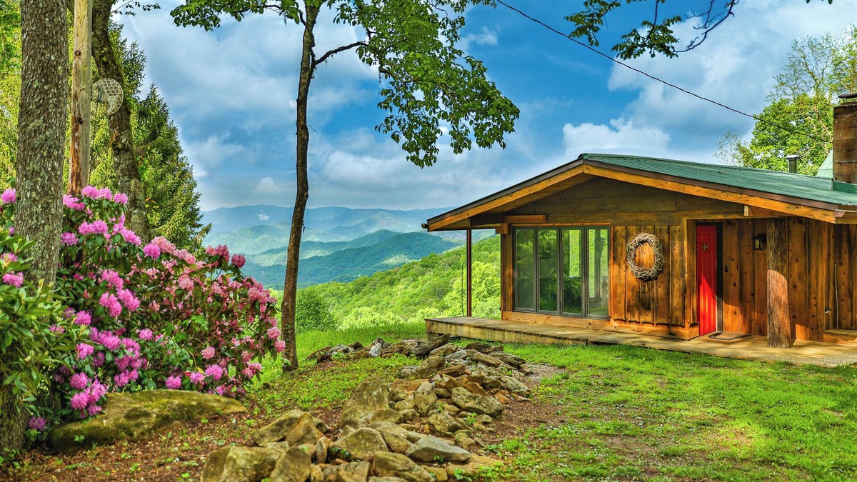 Cullowhee House | Grand View at Smoky Ridge - Generational family home with large deck