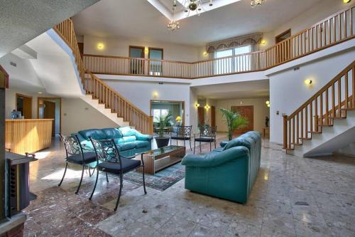 Halton Regional Municipality Villa | Grand Villa Estate