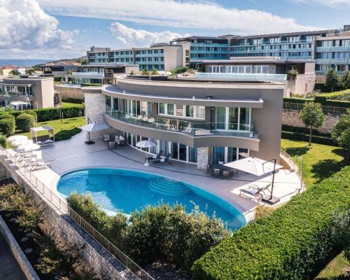 Crveni Vrh Villa | Grand Villas Adriatic situated within luxury golf & spa resort Kempinski Hotel Adriatic