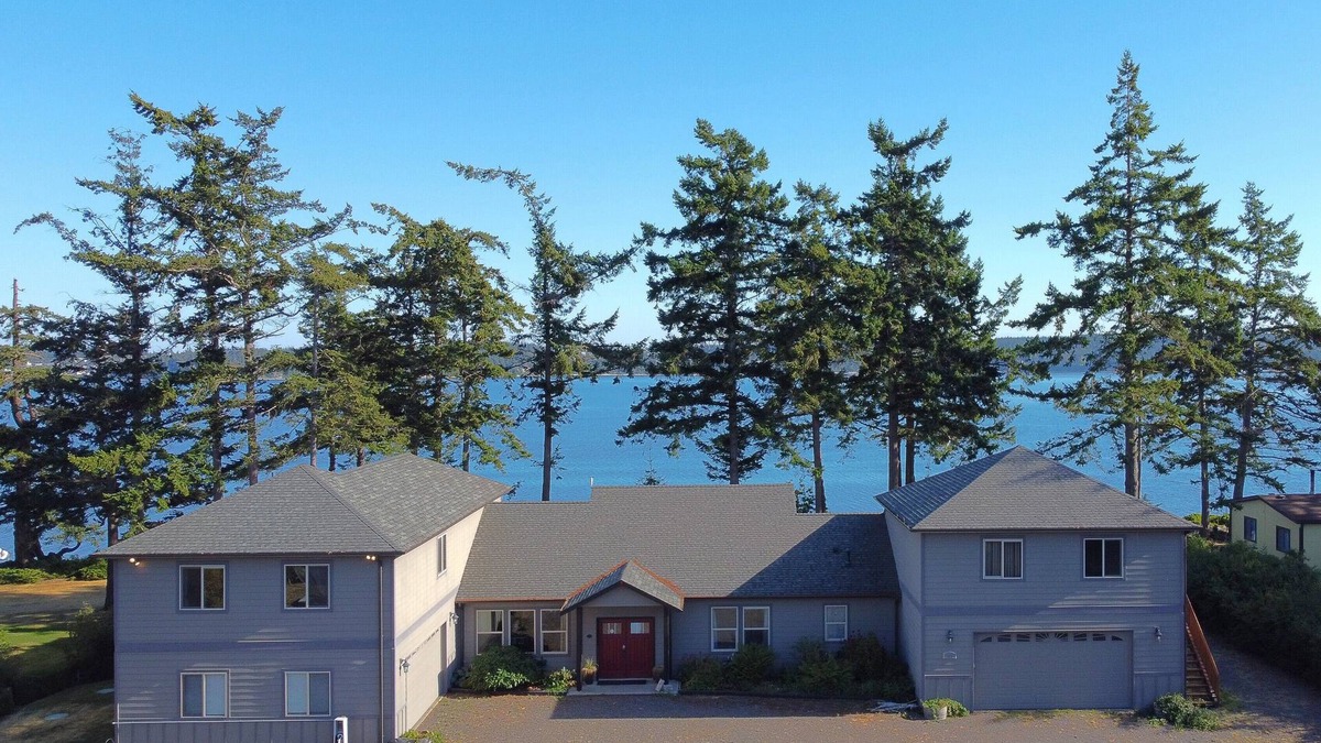 Oak Harbor House | Grand Waterfront Getaway Olympic Views & amenities