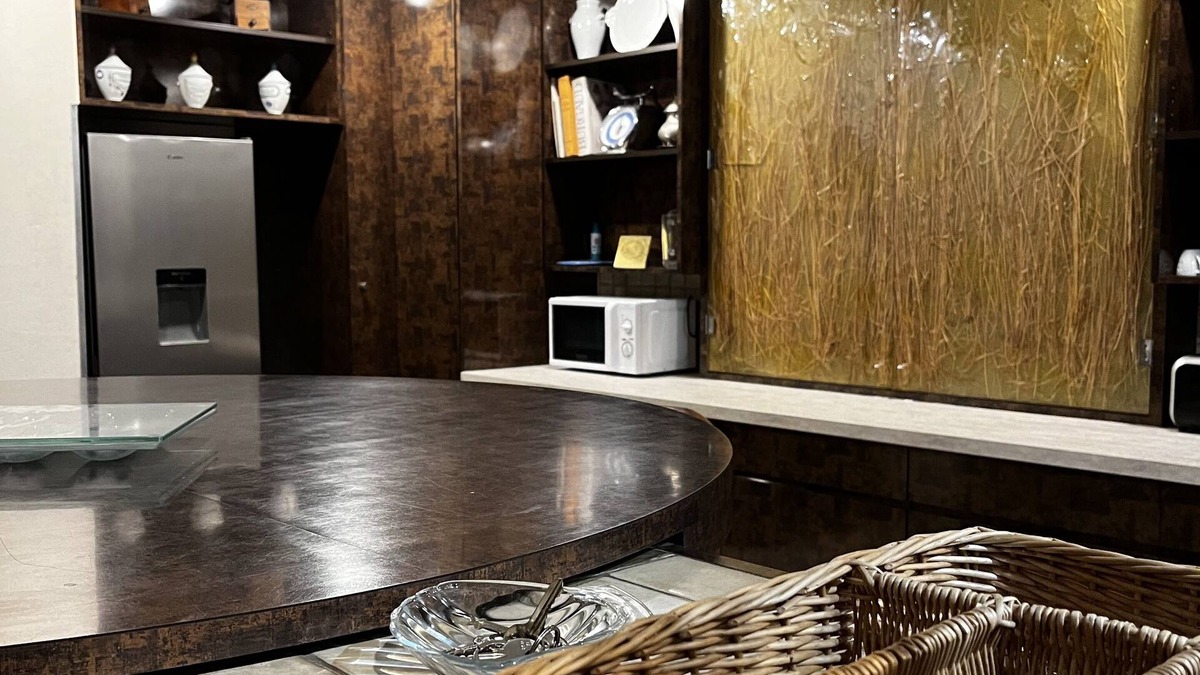 Vitry-sur-Seine House | Grande Maison à Paris ou Tout Comme