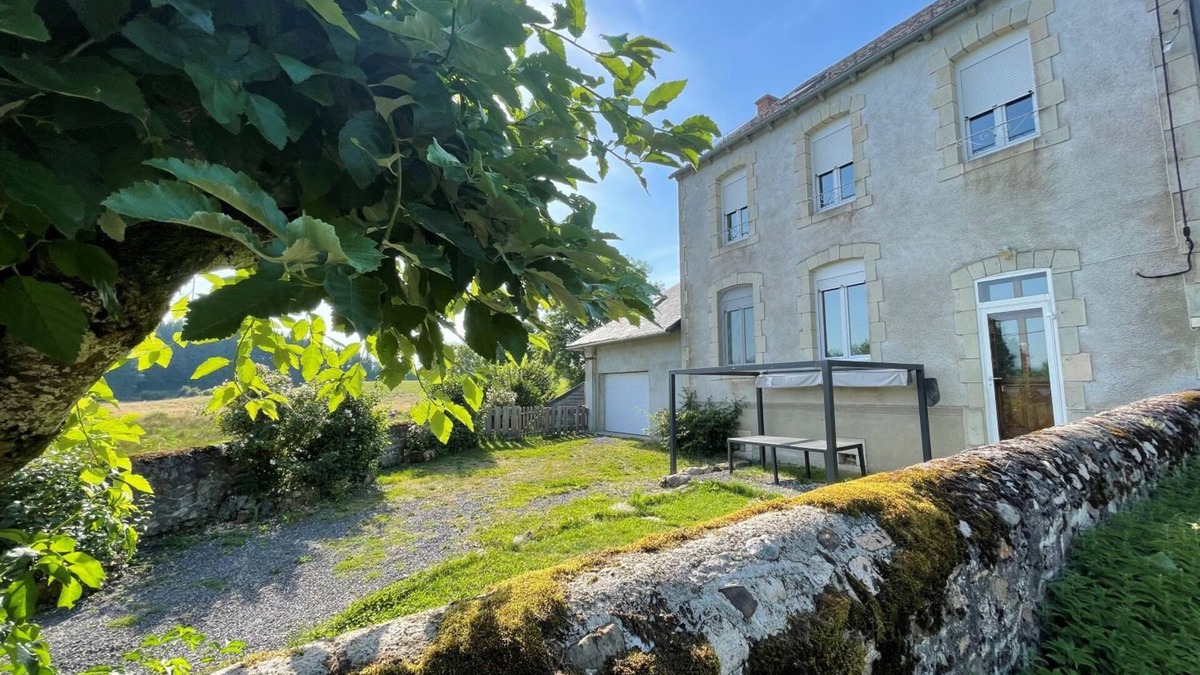 Riom-es-Montagnes House | Grande Maison au Cœur de Calme et de la Verdure du Cantal