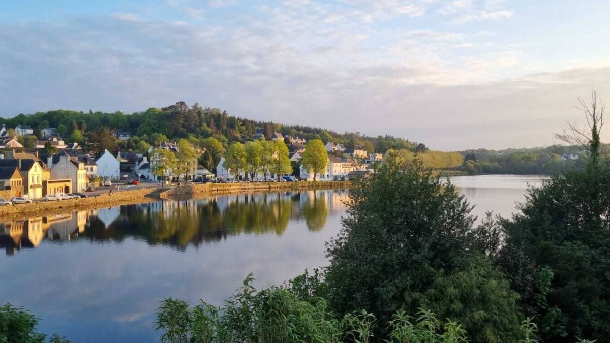 Huelgoat House | Grande Maison Rénovée des Années Trente, vue Imprenable sur le lac et la Forêt