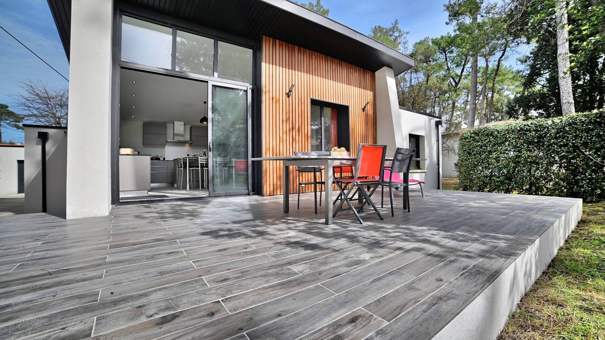 Ronce-les-Bains House | Grande Villa, Ronce LES Bains, 14 Personnes, au Calme, Proche Commerces et mer