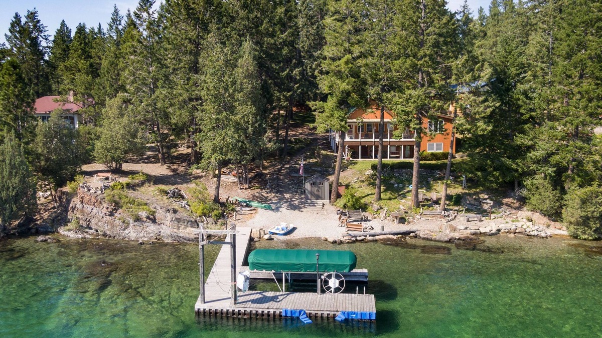 Rollins House | Grandma's cabin in the woods on the lake!
