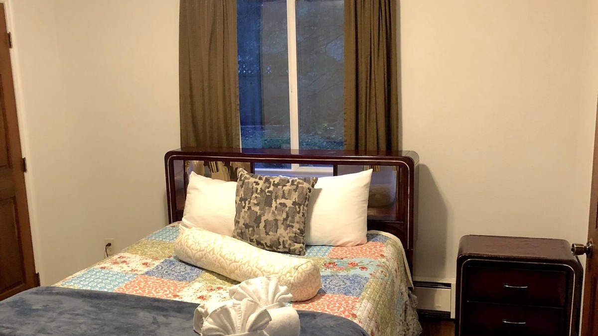 Mendenhaven Apartment | Grandma's Suite - Convenient Valley Location, Offering 10% OFF ON TOURS!