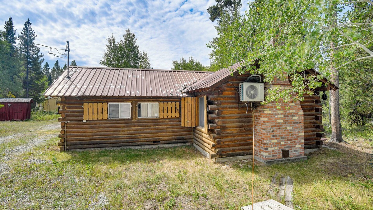 Last Chance Cabin | 'Grandpa's Cabin' ~ 30 Miles to Yellowstone!
