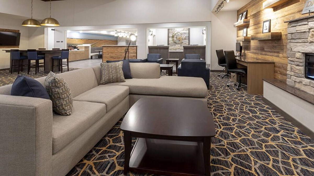 Milbank Hotel | Grandstay Hotel and Suites Milbank