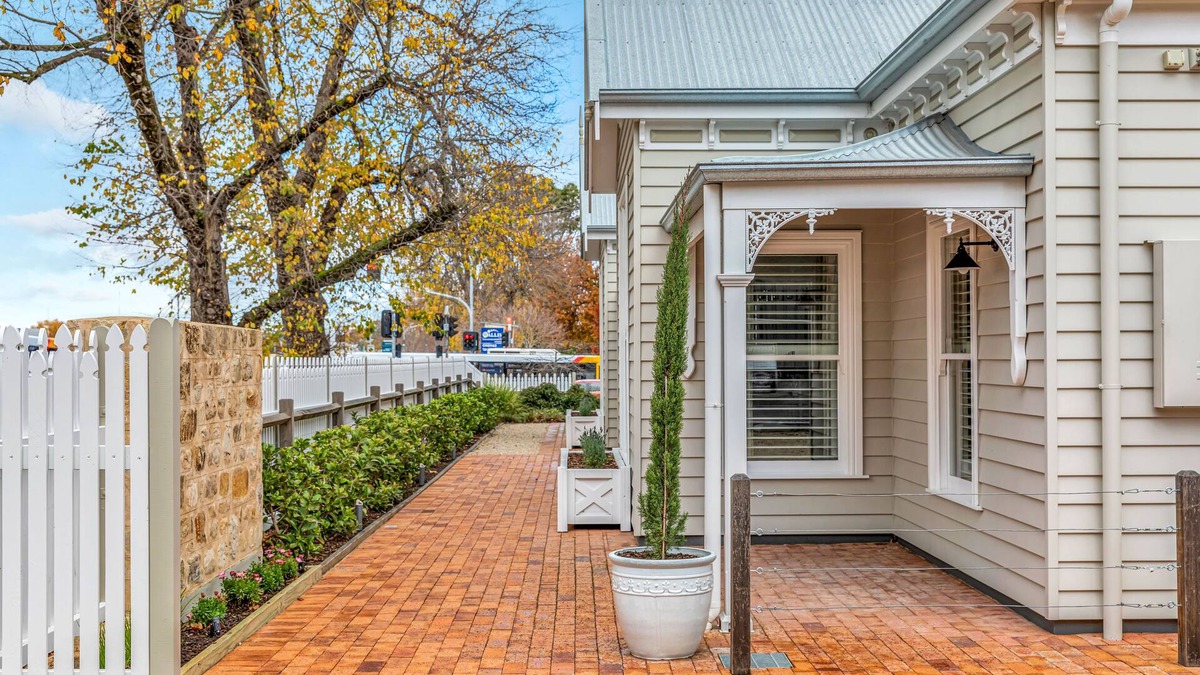 Mount Barker House | Grandview Accommodation - The Elm Tree Apartments