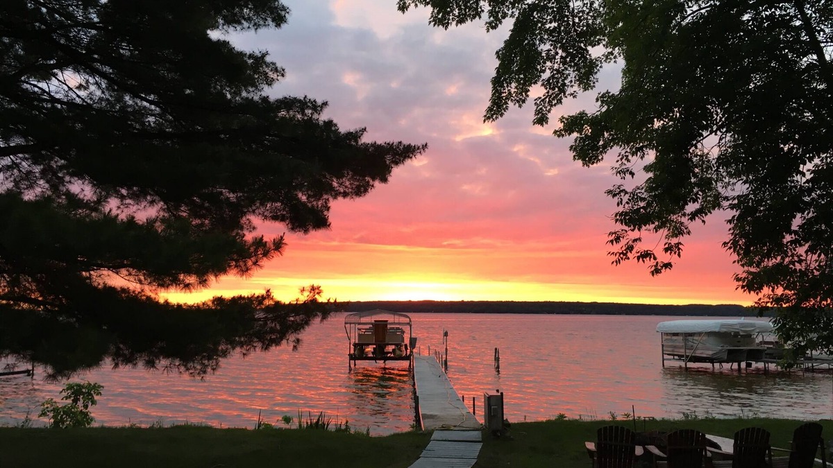 Grand View Beach House | Grandview Beach 4 Bedroom House on private road Mullett Lake and Inland Waterway