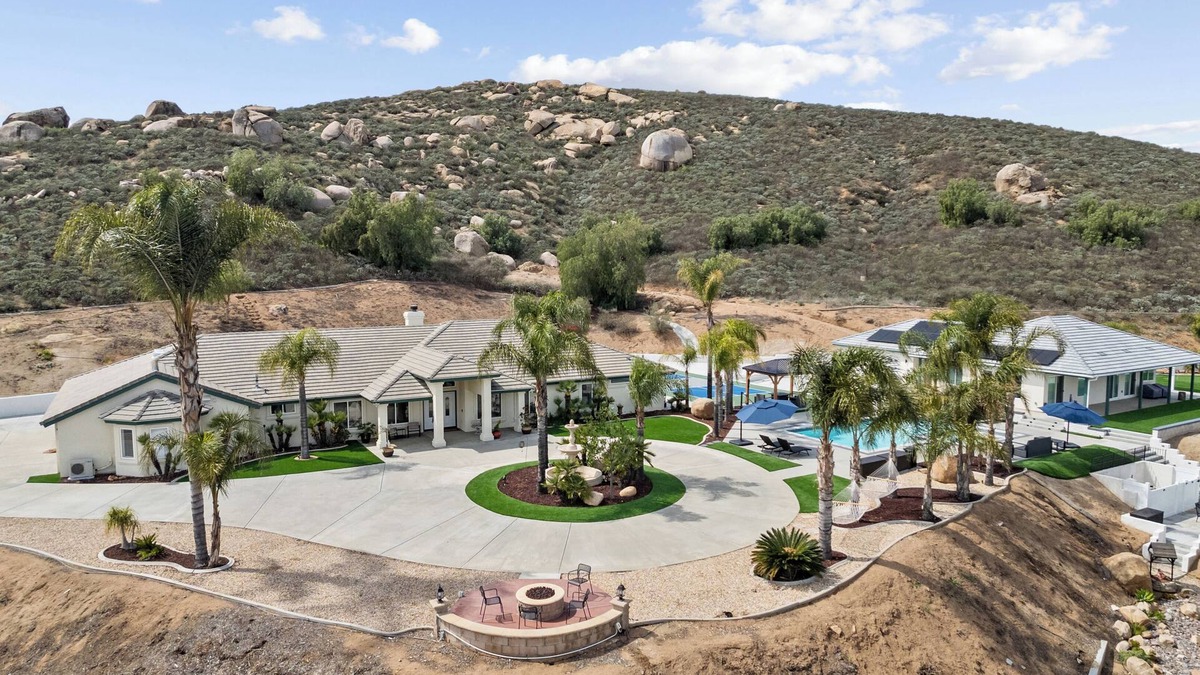 La Sierra Hills House | GRANDVIEW PICKLEBALL OASIS. A private 6 bedroom pool home with panoramic views.