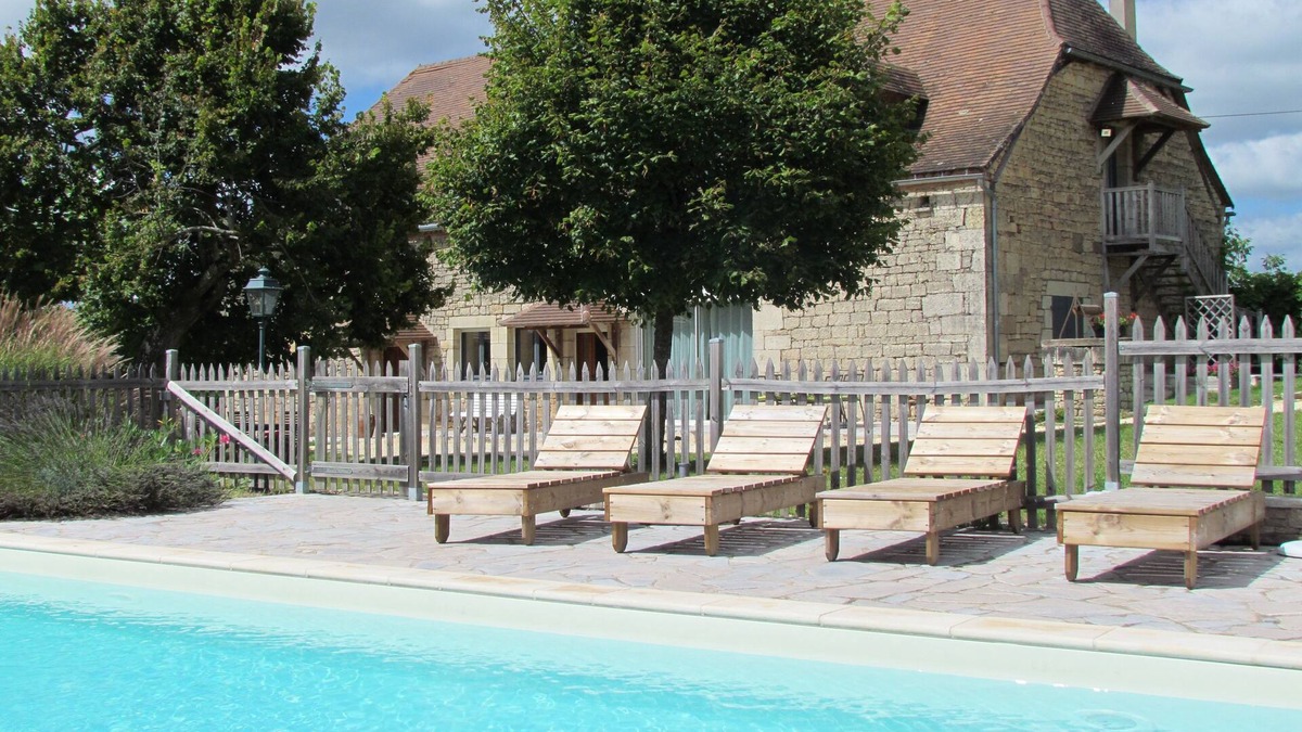 Nailhac House | Grange du 19e Rénovée. Confort, Magnifique Vue, Piscine Chauffée et Tranquillité