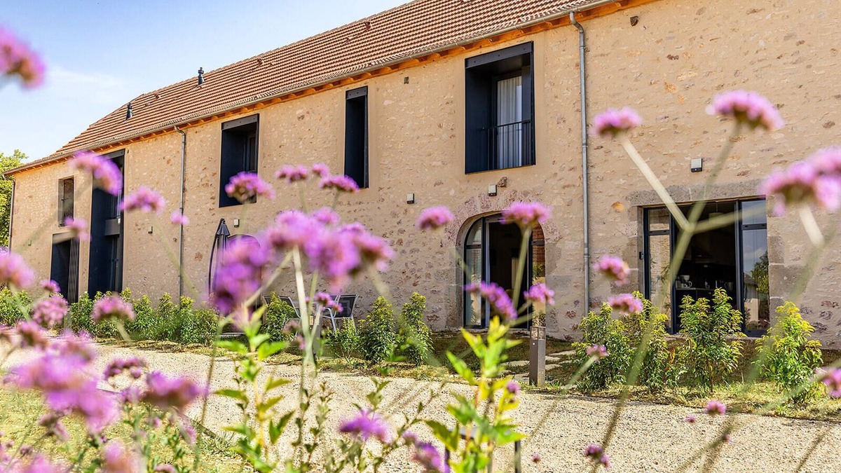 Assier House | Grange La Roca Masia - Les Iris, swimming pool, garden, 2 bedrooms 4/6 people