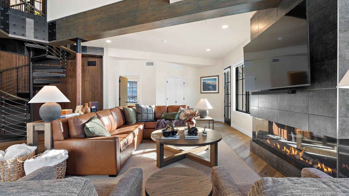 Tamarack Resort Condo | Granite Peak Village 5 Bedroom Penthouse Condo - Captivating 5 BR Condo|Amazing views of Snowfront