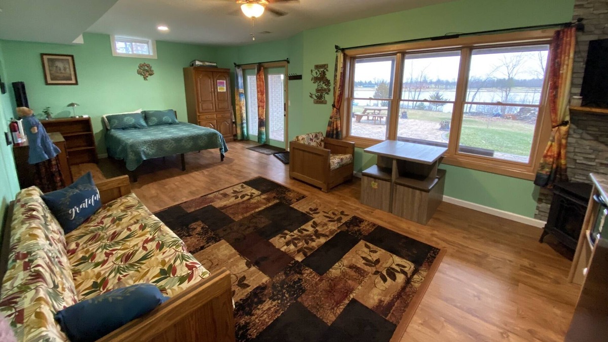 Lapeer Apartment | Grateful Suite Studio Lakefront Aptmt. Pets OK. Fall Special!