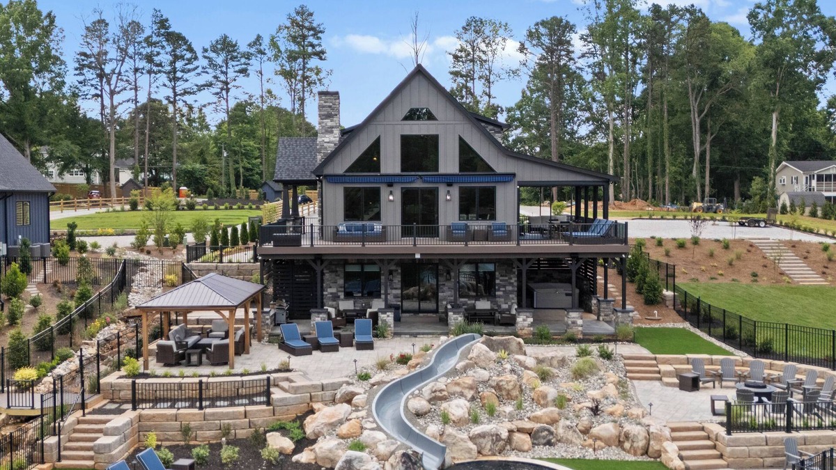 Lake Norman of Catawba House | Gray Fox Lodge by AvantStay | WATERSLIDE, Pool, Theater | Sleeps 23