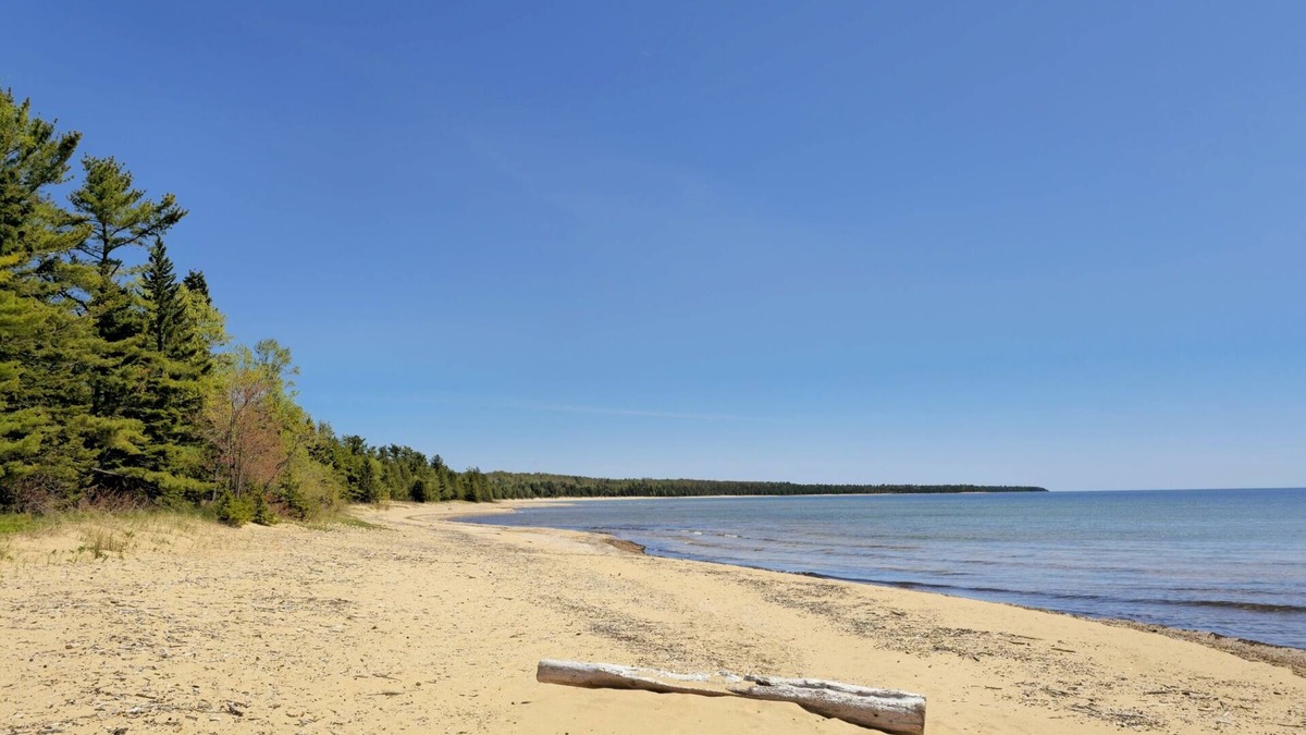 Manistique Hotel | Gray Wolf Lodge
