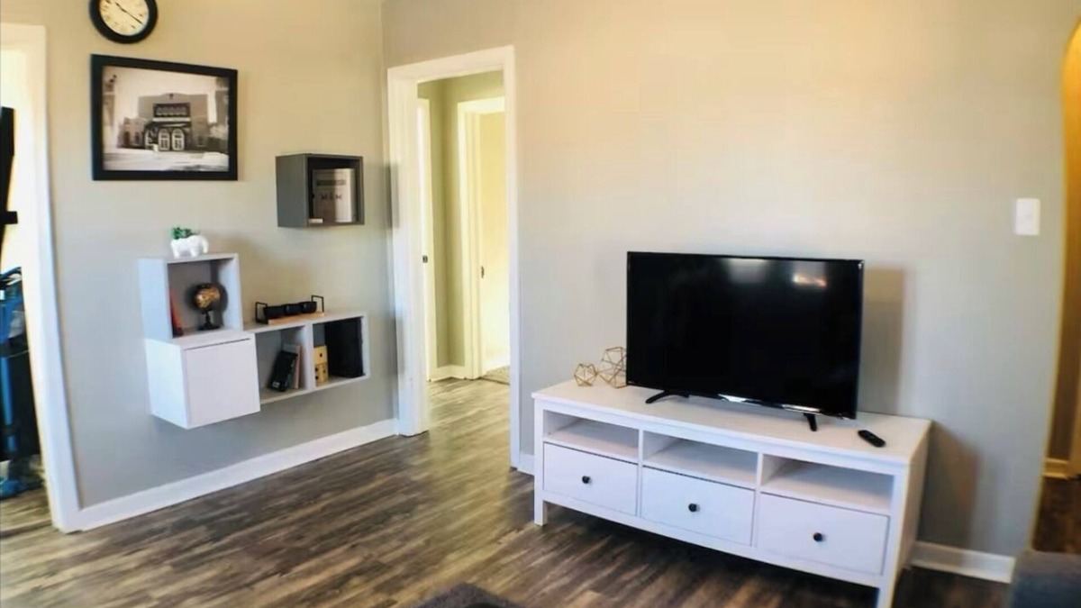 Ponca City House | GrayHouse, peaceful Ponca City with AC, WiFi Pet friendly w/fee, lots of parking