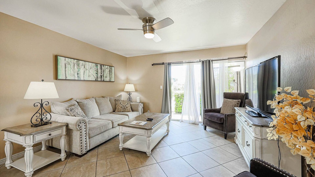 Fashion Square Apartment | Great 2BR FULL CONDO w/Pool by FS Mall & Bars