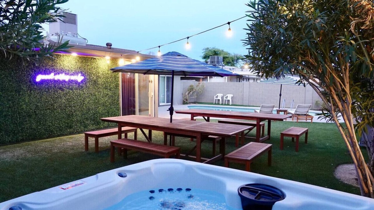 Alhambra House | Great 4 Groups, Near Everything!