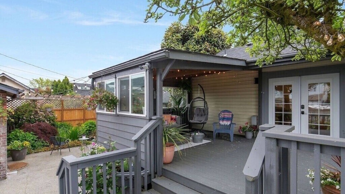 North End House | Great 5 bd House in historic N Tacoma. Convenient location, Game room, parking,