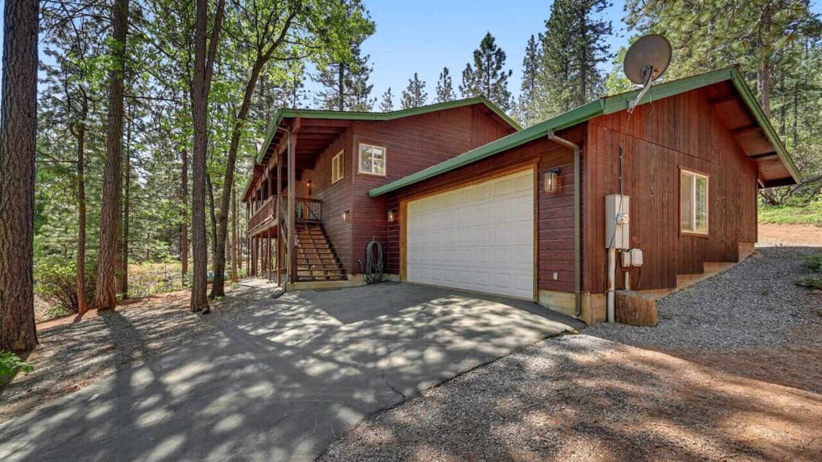 Arnold Cabin | Great Cabin w/AC I Firepit I Fireplace I King bed