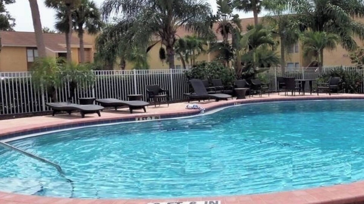 Gulf Gate Estates Condo | Great Condo Near Siesta Key Beach