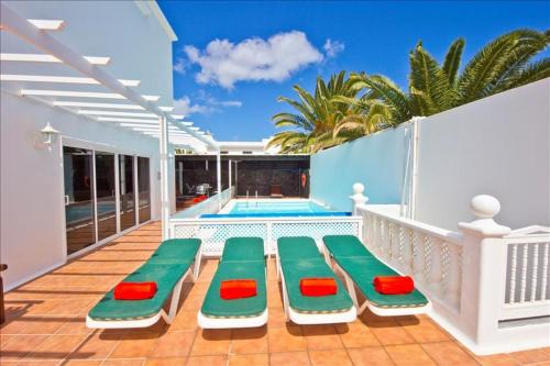 Costa Teguise Villa | Great Costa Teguise Home Villa Luz De La Fragata 4 Bedrooms Private Pool Central Location