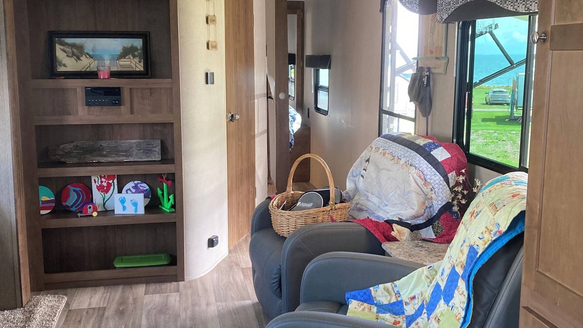 Botsford House | Great couples trailer and can sleep up to 6