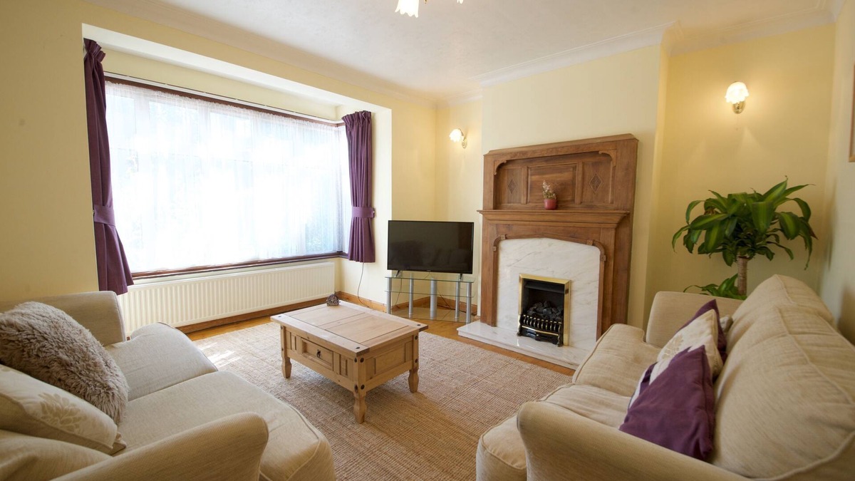 High Barnet House | Great Deal Beautiful 3 Bedroom House London