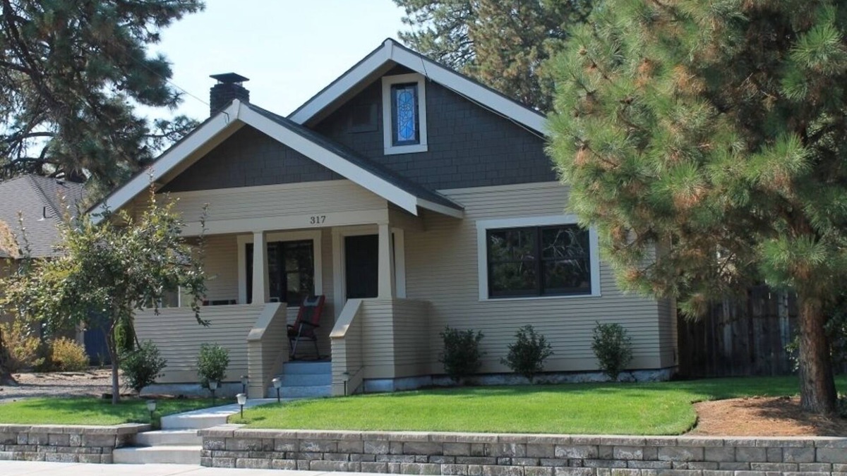 Old Bend House | Great Downtown Location And House