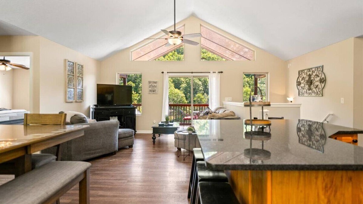Lakeside Estates House | Great Escape is Waterfrnt, 9 bdrms, perfect for family vacations and holidays
