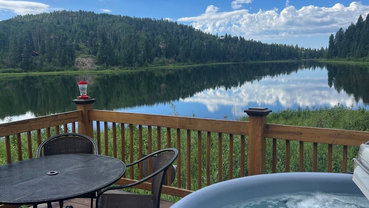 Columbine Lake House | Great Fall rates at Columbine Lake with fishing and nearby Purgatory Ski Area.