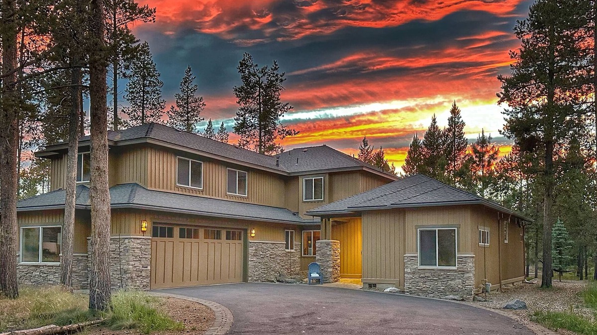 Sunriver House | Great Fall Rates, Grand, 5 On Suites, Chef's Kitchen, Hot Tub, NO Resort Fees