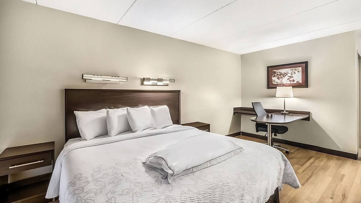 Woburn Hotel | Great Find! 3 Budget-Friendly Units! Pet-Friendly, Minutes to Stone Zoo!