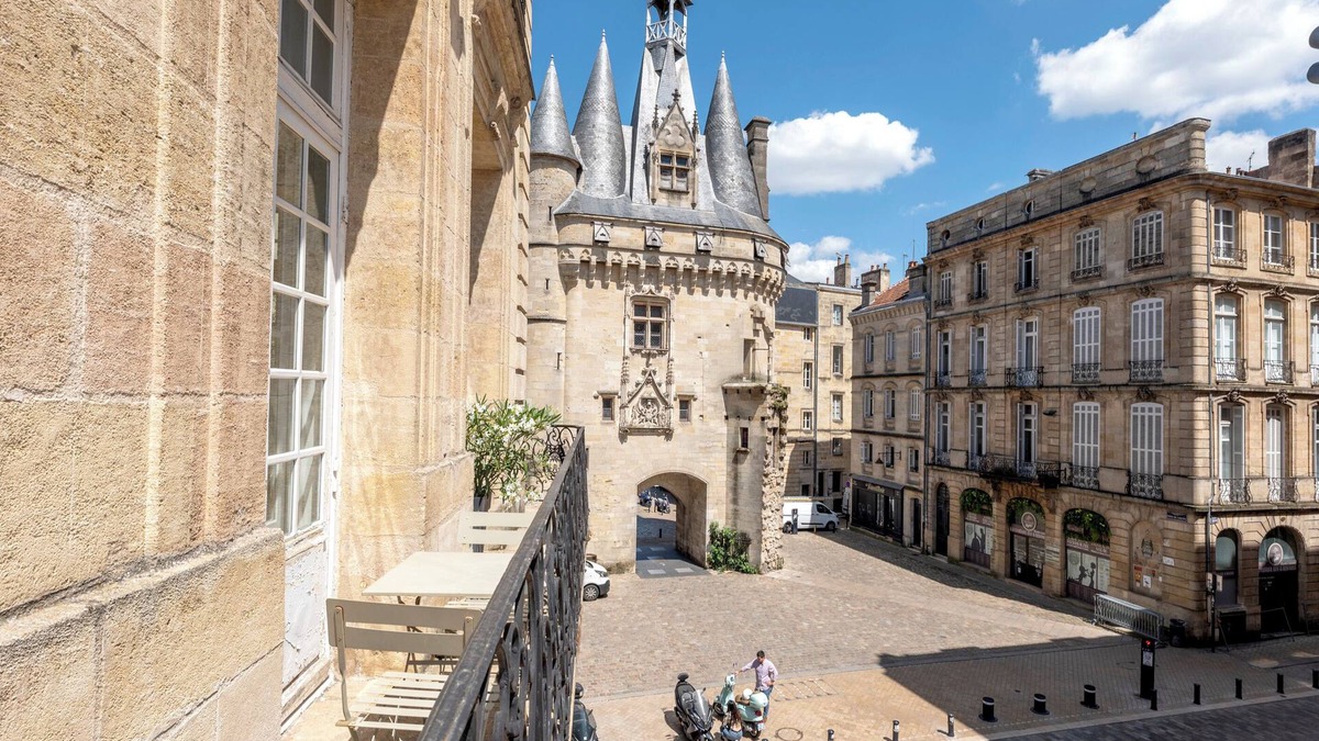 Hotel de Ville - Quinconces Apartment | Great Flat Place du Palais Bordeaux Center