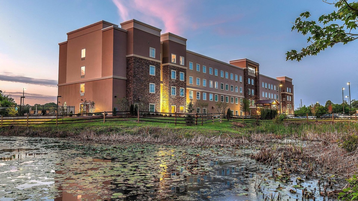 Farragut Condo | Great for Business Travelers! Free Breakfast + 24h Business Center