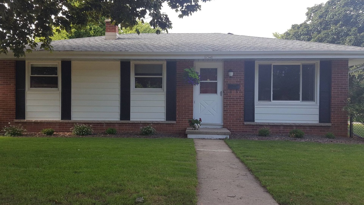 Oshkosh House | Great for EAA rental!nLess than 2.5 miles from EAA grounds!