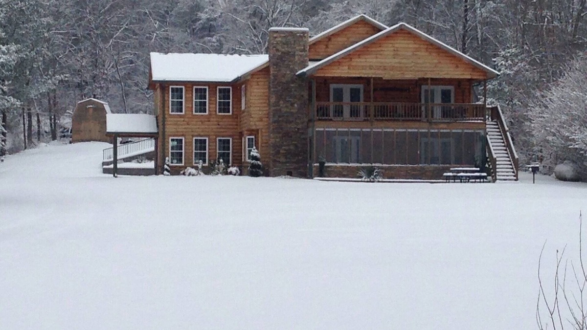 Fort Payne Cabin | Great for family vacations, weddings, And Church retreats.