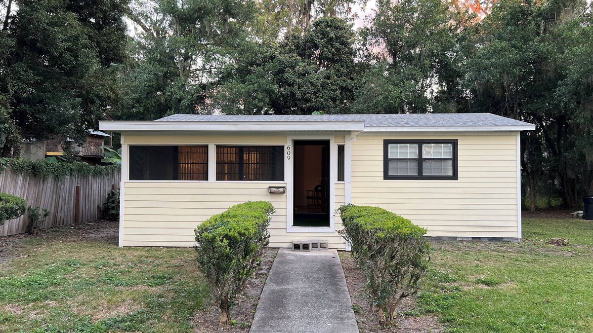 University Heights House | Great for Gator games. Cozy house in authentic Gainesville Porters Neighborhood.