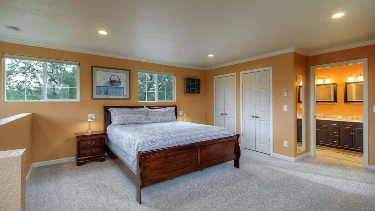 Healdsburg House | Great for traveling Nurses!