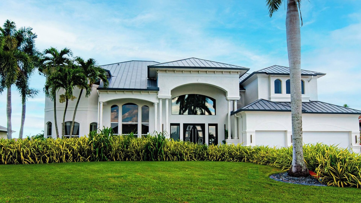 Cape Coral Villa | Great Getsme – Luxury Lakefront Villa with Pool, Jacuzzi & Golf Course Views