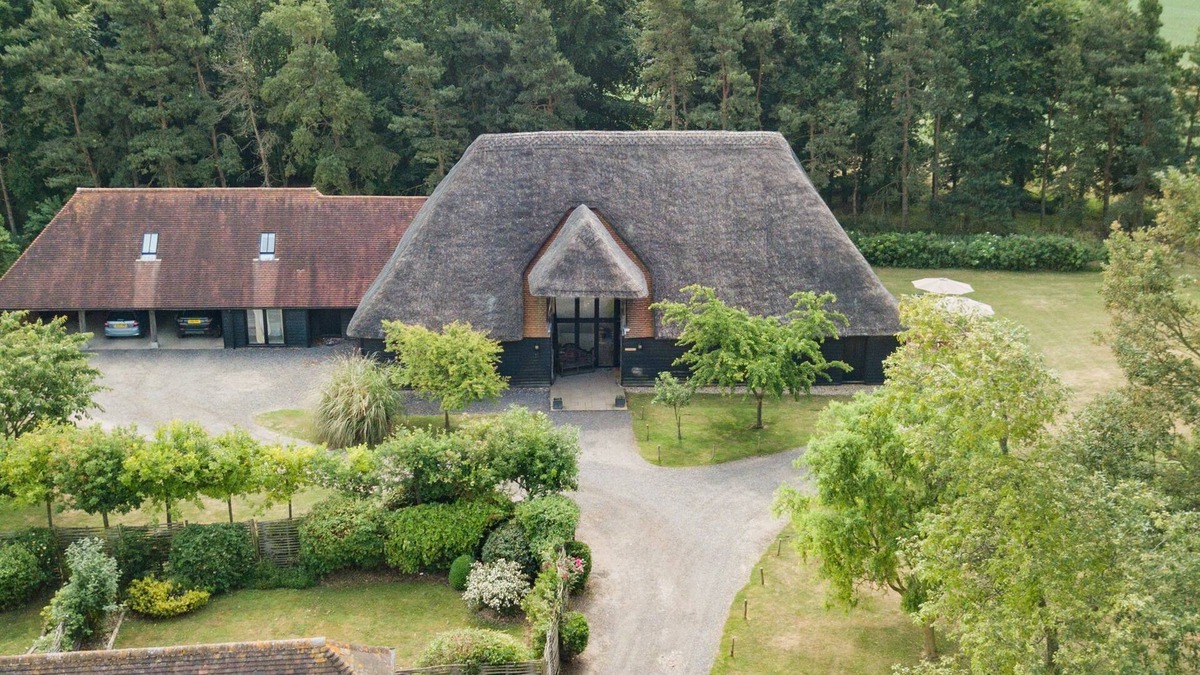 Sittingbourne House | Great Higham Barn by Bloom Stays - sleeps 26 guests in 7 bedrooms