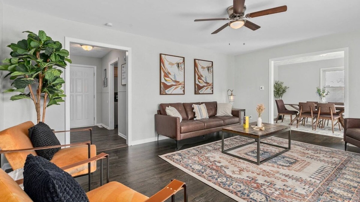 North Kansas City House | Great Home for Families 2LivingSpaces+Arcade|WiFi