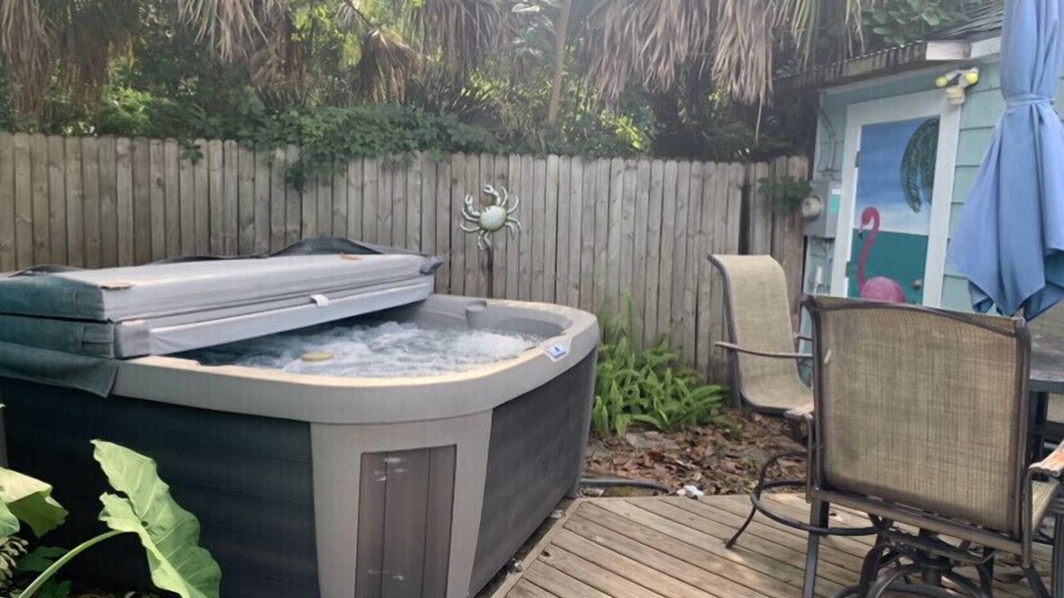 Warrington Apartment | Great Hot Tub Studio size Bungalow for two