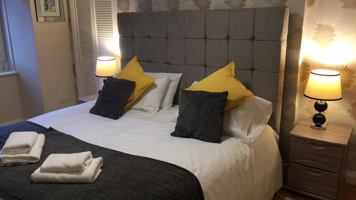 Whiteinch Apartment | Great location 1 Bedroom Scotstoun Flat