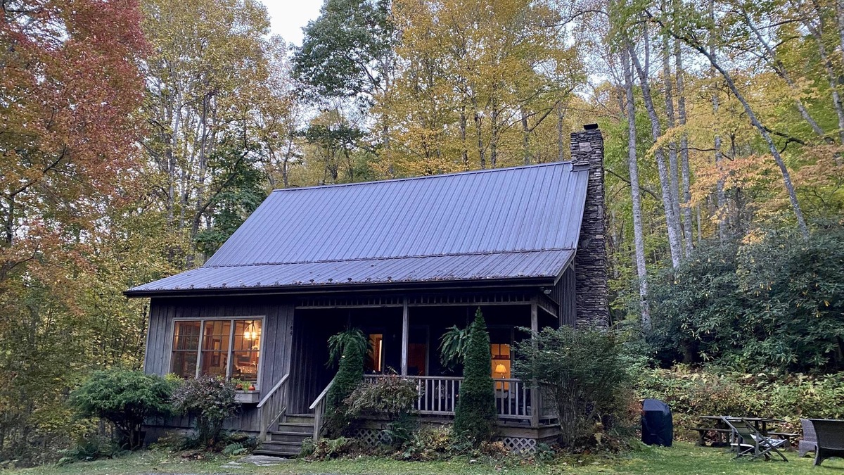 Valle Crucis Cabin | Great Location ~ Between Banner Elk & Boone. Private Setting with Hot Tub!